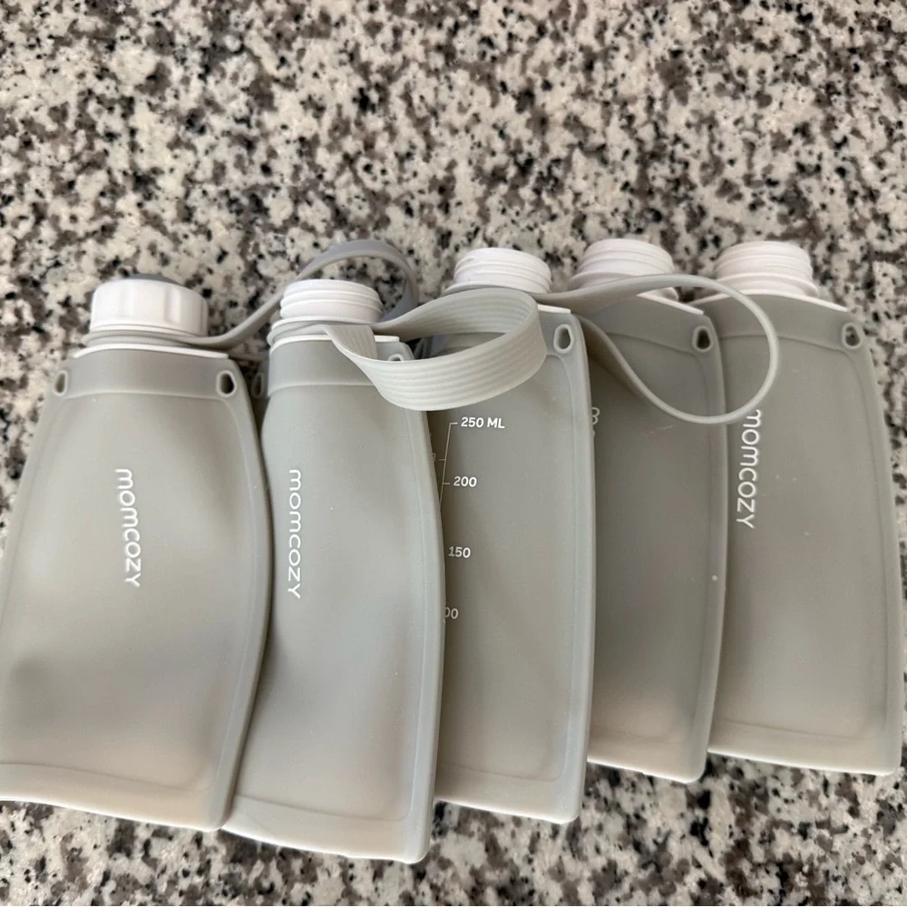 Momcozy reusable silicone storage bags (5 count)